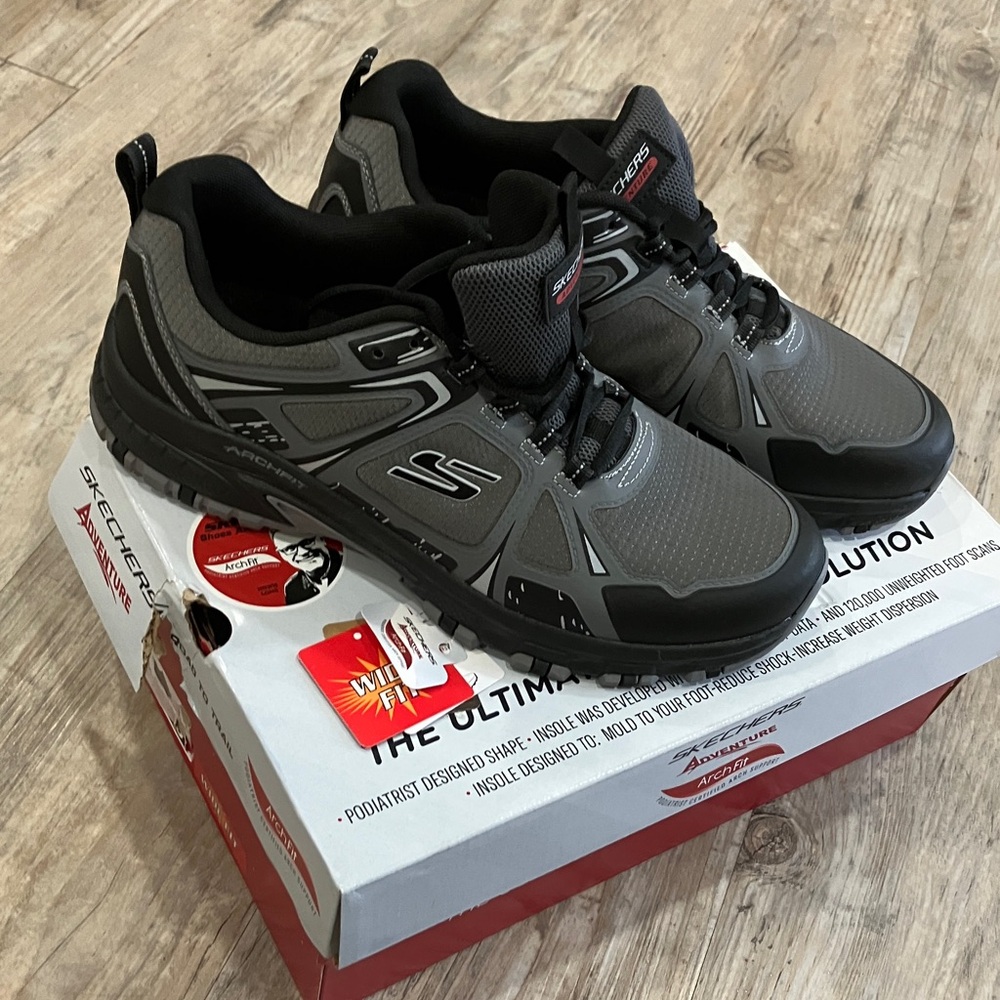 Skechers Men's Gray and Black Trail Running Shoes